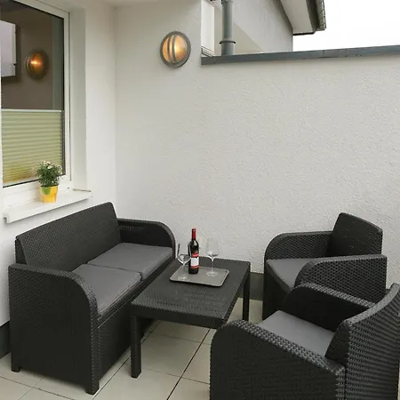 Mit Balkon Und Toller Aussicht Апартаменти